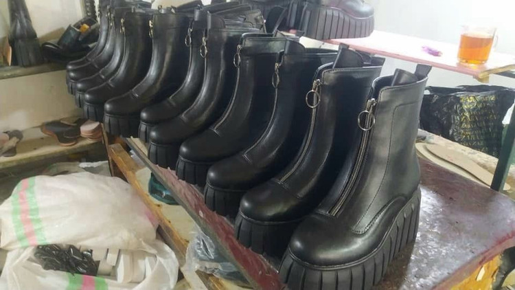 بوت لژدار زیپی